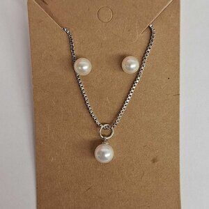 Pearl Pendant Necklace & Stud Earring Set Silver Tone 17" Chain Faux Pearl Jewel